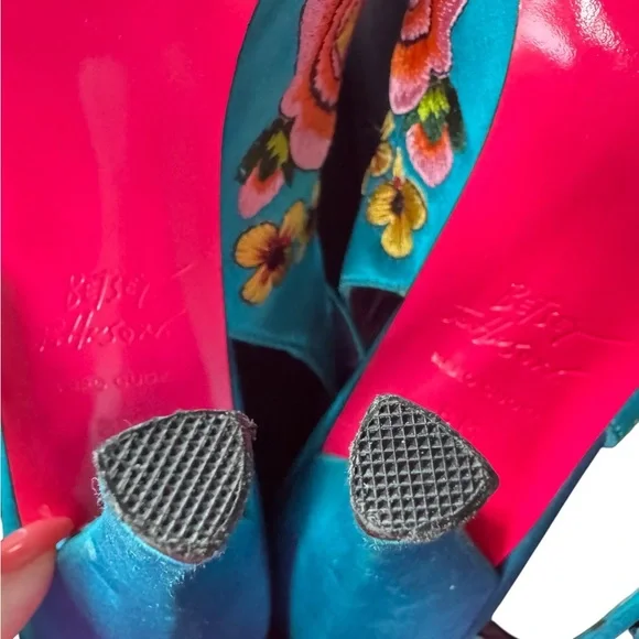 Betsey Johnson Embroidered Floral Teal Heels size 8 - Picture 8 of 9